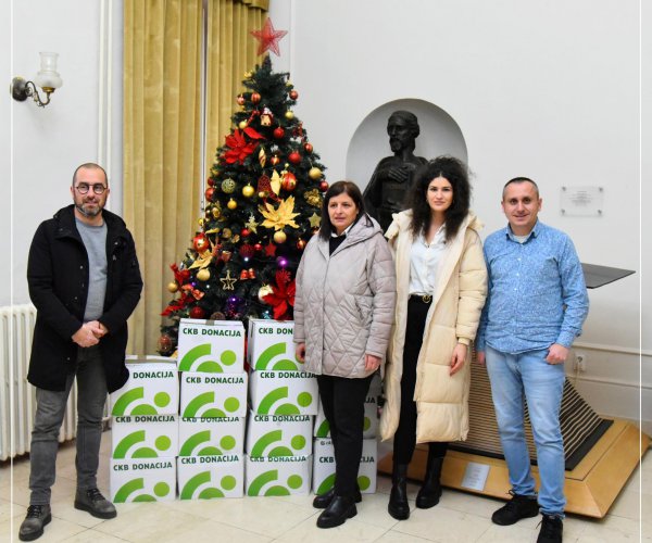 CKB DONATED BOOKS TO NLM